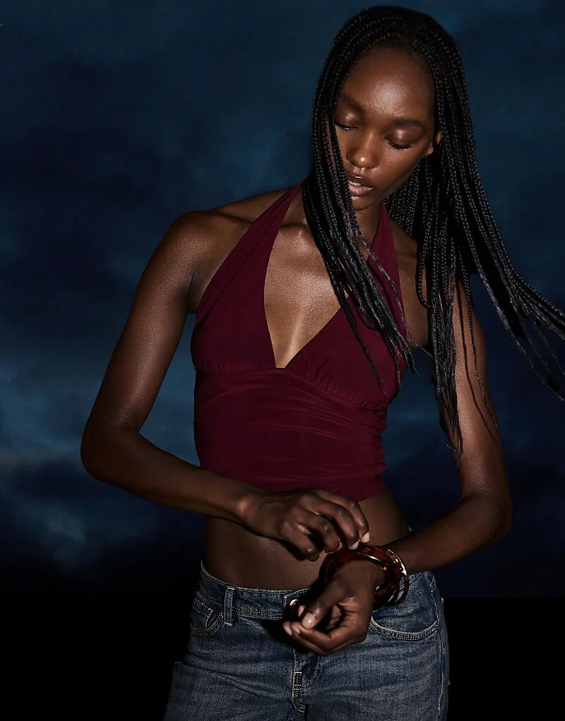 Топ Bershka со сборками на шее в бордовом цвете
Топ Bershka со сборками на шее в бордовом цвете