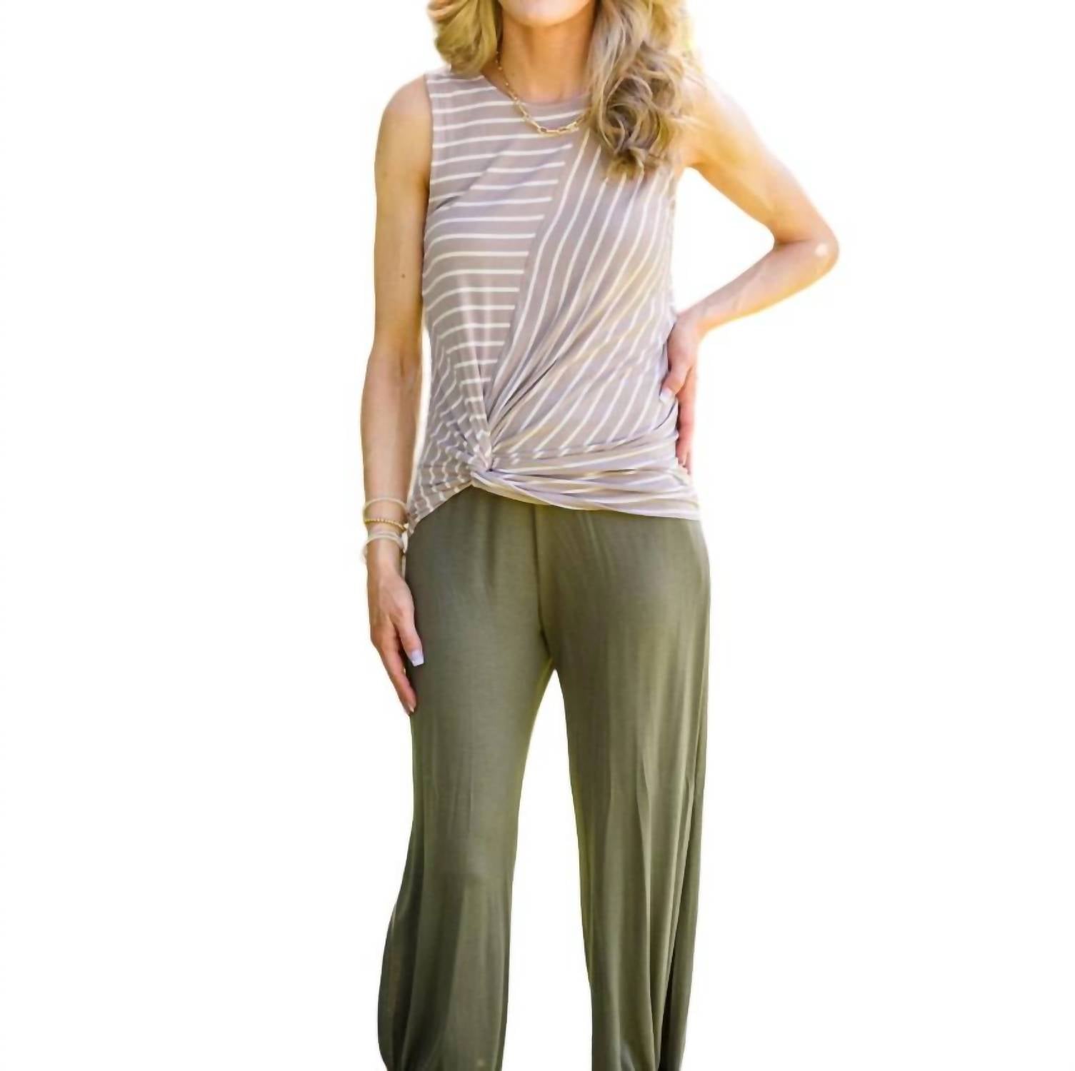 Полосатая майка Ella в цвете Multi ZENANA
Полосатая майка Ella в цвете Multi ZENANA