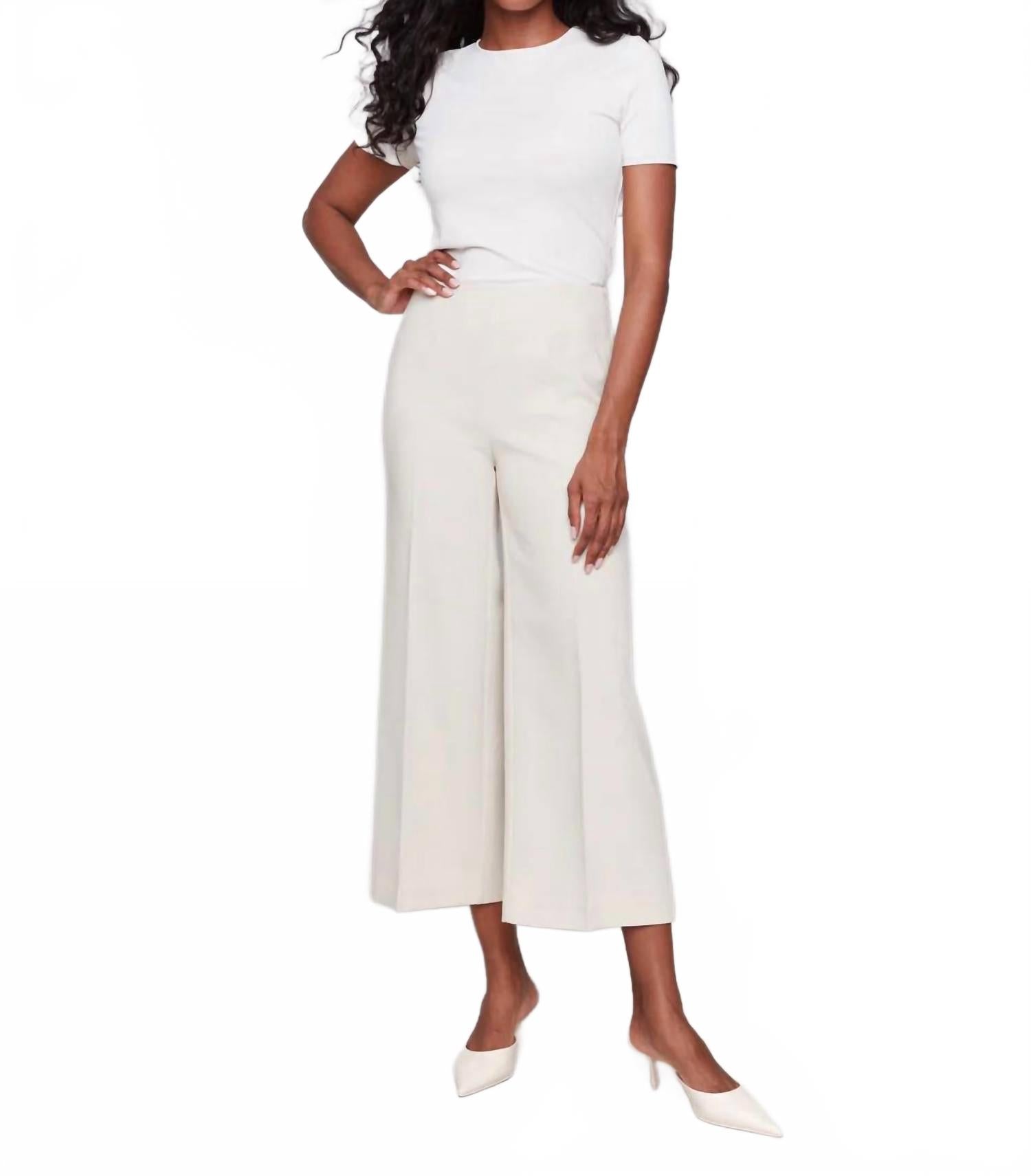 Широкие брюки с боковой молнией до щиколотки в бежевом цвете CHARLIE B
Широкие брюки с боковой молнией до щиколотки в бежевом цвете CHARLIE B