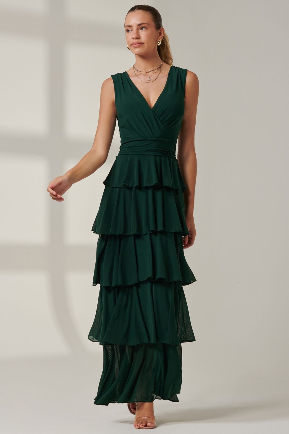 Длинное платье из однотонной сетки с несколькими ярусами Jolie Moi, зеленый
Длинное платье из однотонной сетки с несколькими ярусами Jolie Moi, зеленый