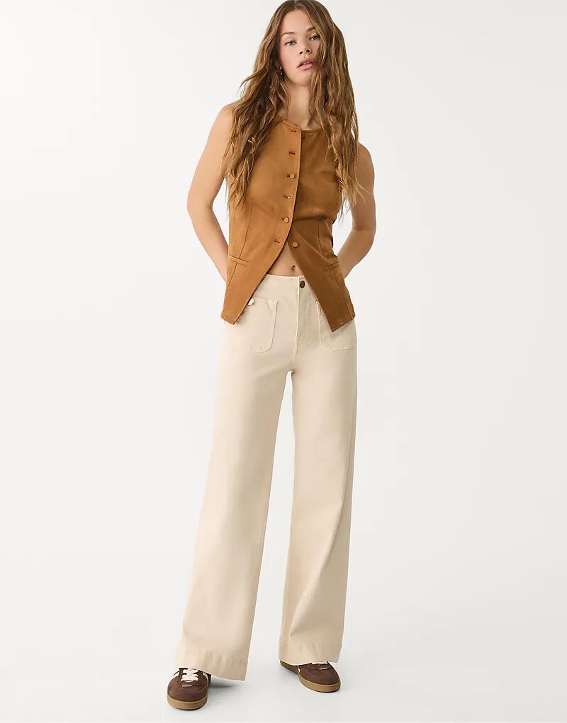 Минималистичные брюки Stradivarius D77 с карманами в камне
Минималистичные брюки Stradivarius D77 с карманами в камне