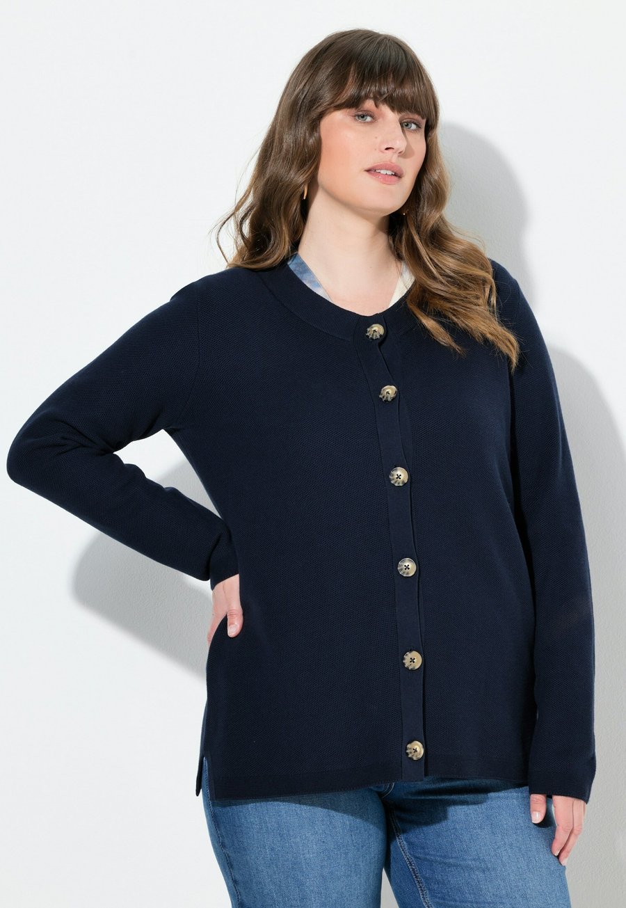 Кардиган Ulla Popken Cardigan, Navy Blue/Dark Blue
Кардиган Ulla Popken Cardigan, Navy Blue/Dark Blue
