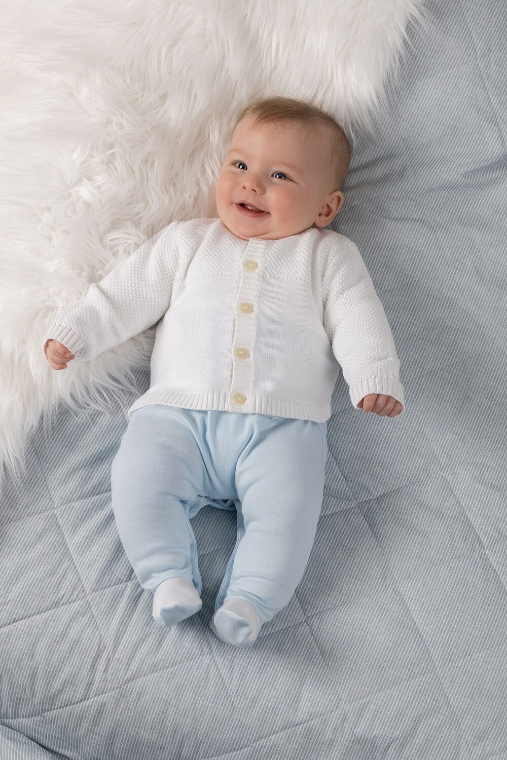 Вязаный кардиган настоящей вязки Emile Et Rose, белый
Вязаный кардиган настоящей вязки Emile Et Rose, белый