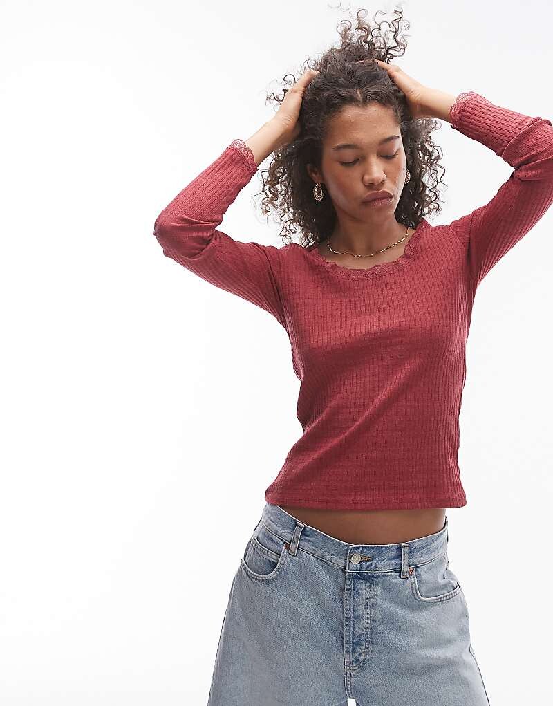 Topshop – бордовый топ с длинными рукавами из ажурной вязки с кружевной отделкой
Topshop – бордовый топ с длинными рукавами из ажурной вязки с кружевной отделкой