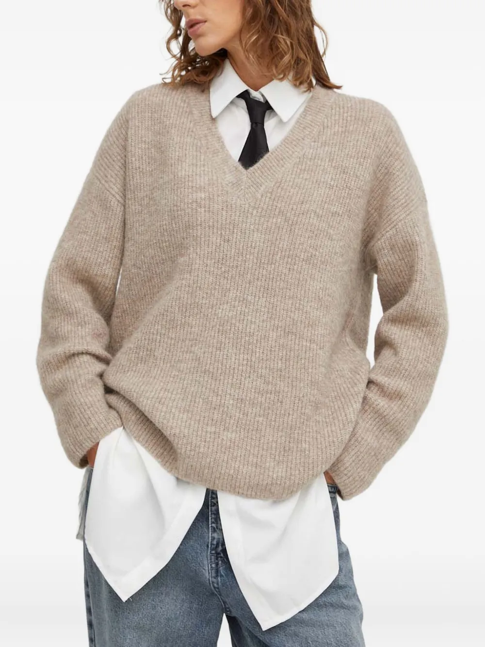 Трикотаж с V-образным вырезом Gestuz, нейтральный
Трикотаж с V-образным вырезом Gestuz, нейтральный