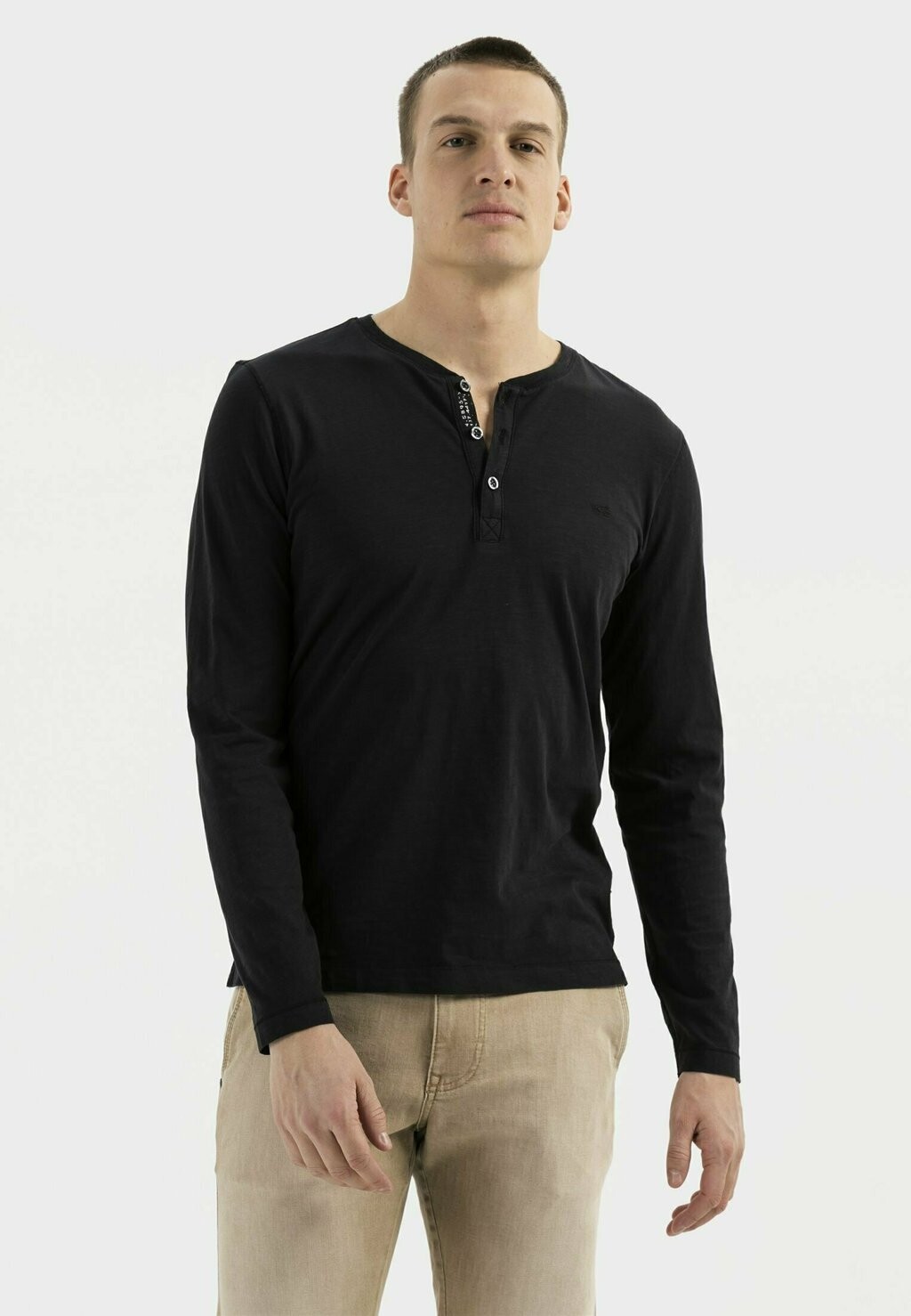 Рубашка с длинными рукавами LEICHTES MIT HENLEY KRAGEN AUS camel active, цвет asphalt
Рубашка с длинными рукавами LEICHTES MIT HENLEY KRAGEN AUS camel active, цвет asphalt