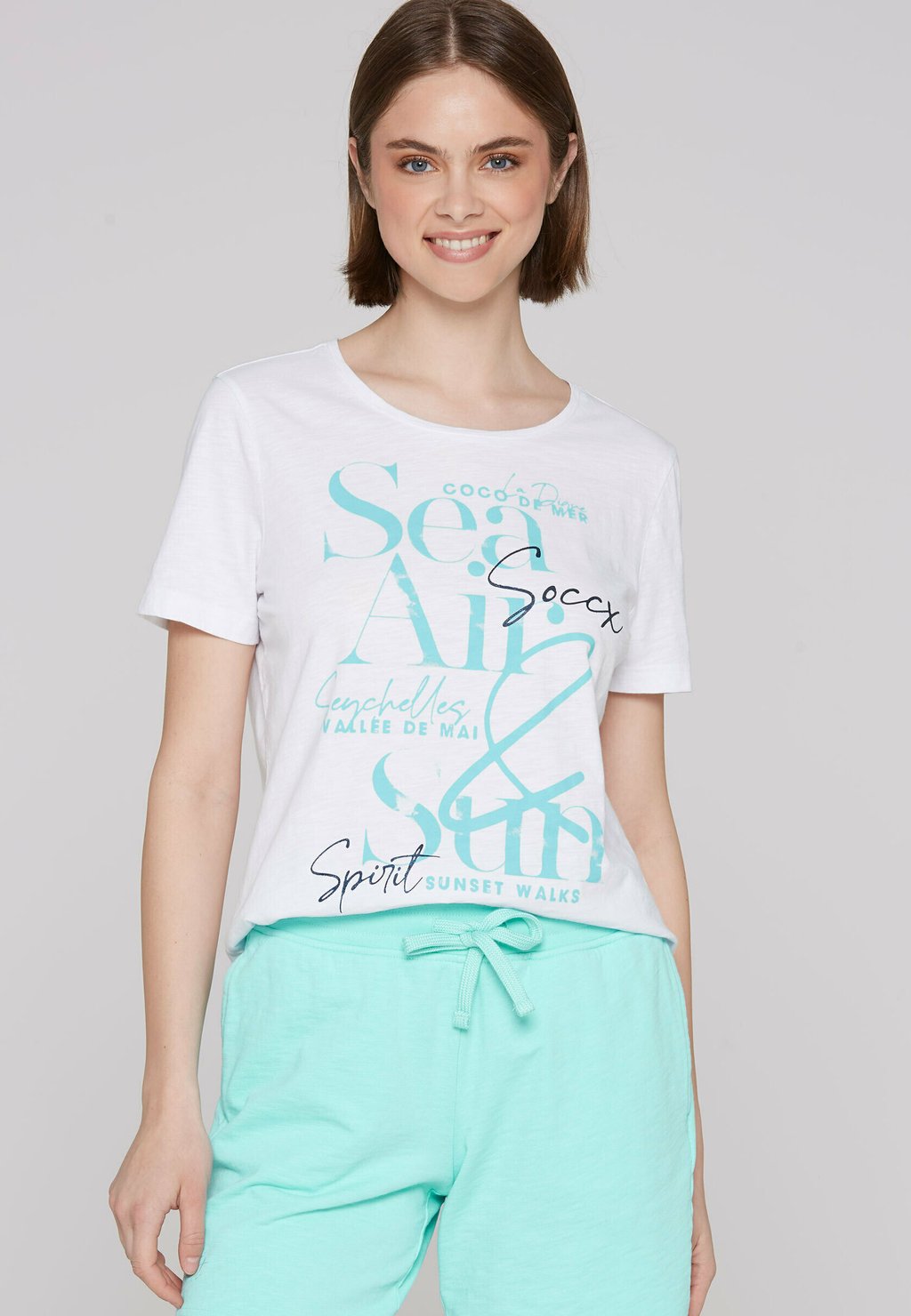 Футболка с принтом MIT RUNDHALSAUSSCHNITT UND ARTWORK Soccx, белый
Футболка с принтом MIT RUNDHALSAUSSCHNITT UND ARTWORK Soccx, белый