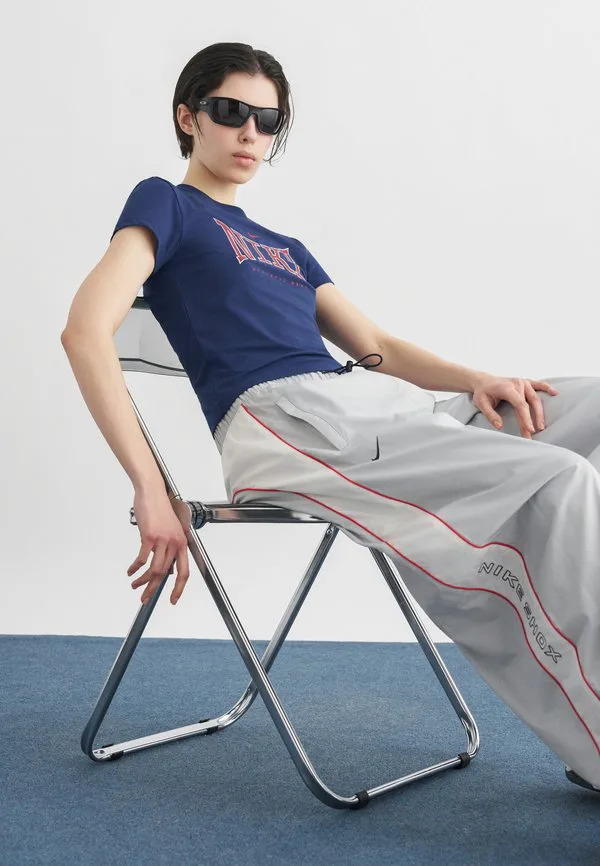 Футболка с принтом crop league Nike Sportswear, Midnight Navy, Синий, Футболка с принтом crop league Nike Sportswear, Midnight Navy
Футболка с принтом crop league Nike Sportswear, Midnight Navy, Синий, Футболка с принтом crop league Nike Sportswear, Midnight Navy