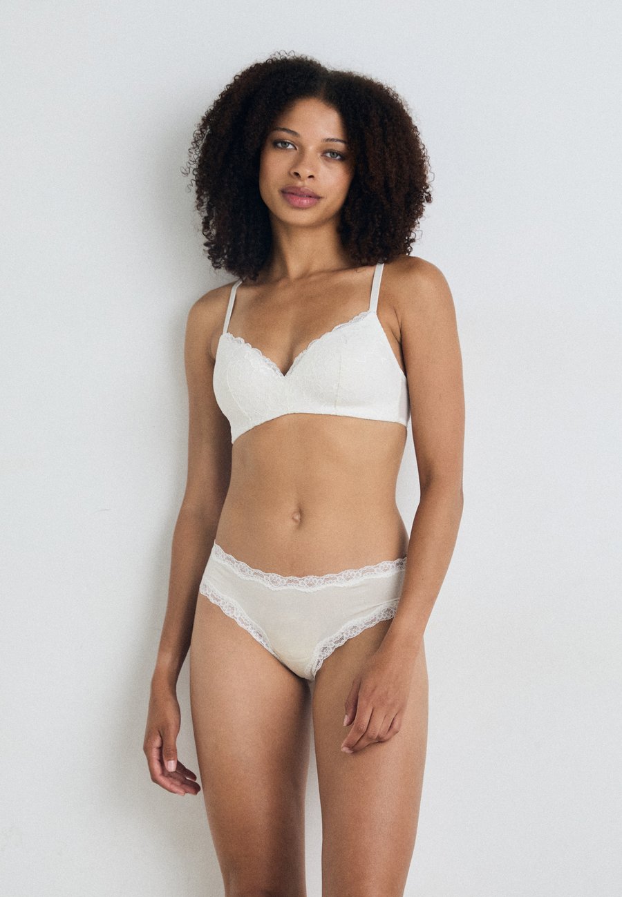 Трусы Lindex WILMA 3 PACK, Pink/White/Black/Pink
Трусы Lindex WILMA 3 PACK, Pink/White/Black/Pink