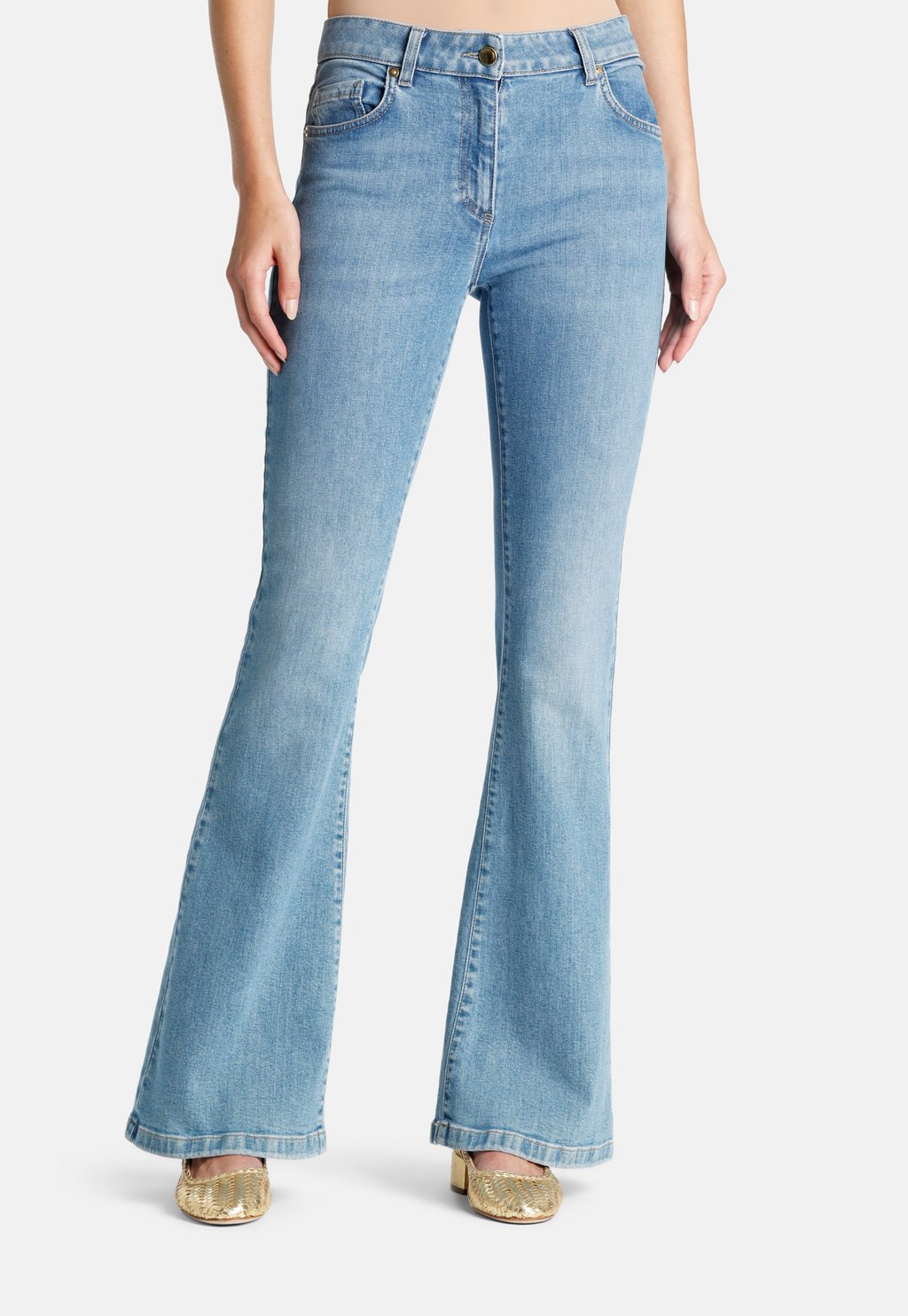 Расклешенные джинсы ANDANTE Luisa Spagnoli, синий
Расклешенные джинсы ANDANTE Luisa Spagnoli, синий