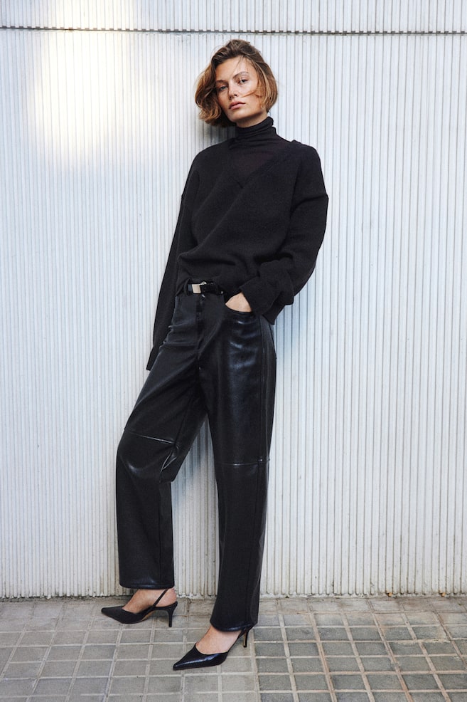 Свитер с v-образным вырезом H&M, коричневый
Свитер с v-образным вырезом H&M, коричневый