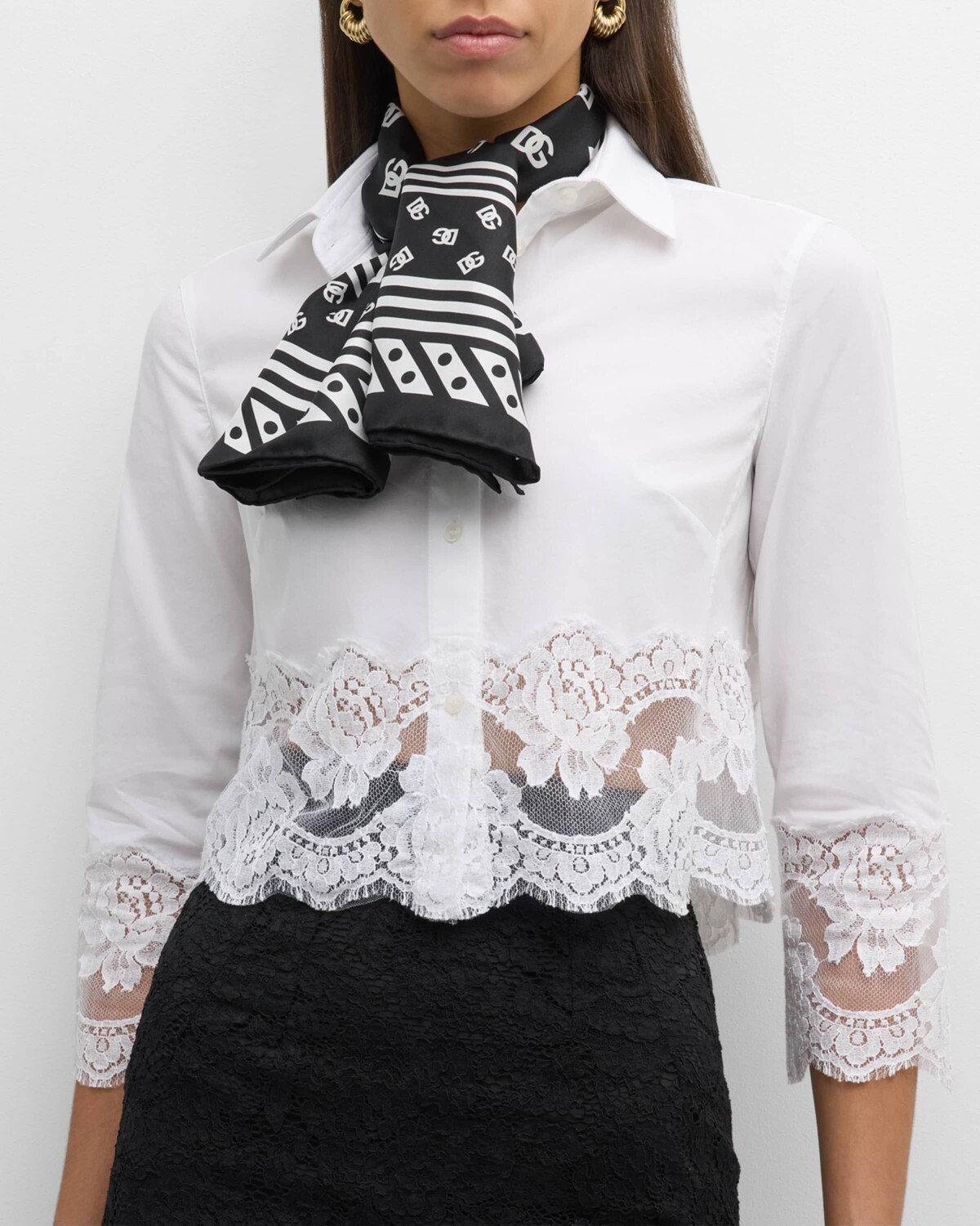 Квадратный шарф из шелкового твила с монограммой в горошек DG Dolce&Gabbana, цвет Black Pattern 
Квадратный шарф из шелкового твила с монограммой в горошек DG Dolce&Gabbana, цвет Black Pattern