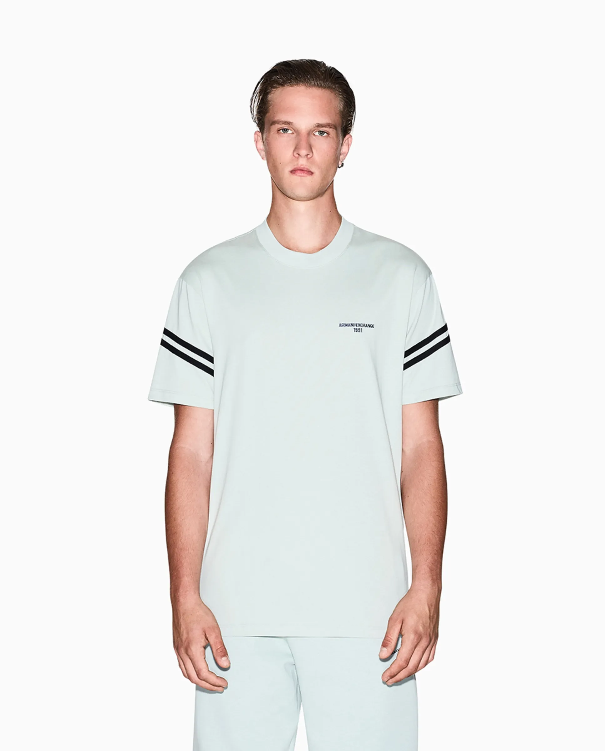 Мужская футболка с короткими рукавами и контрастными полосками на рукавах Armani Exchange, бирюзовый
Мужская футболка с короткими рукавами и контрастными полосками на рукавах Armani Exchange, бирюзовый