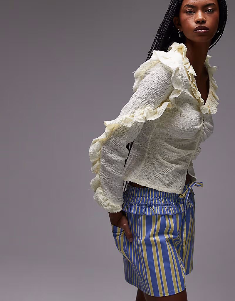 Блузка LAAGAM с текстурированной оборкой спереди и застежкой на пуговицы белого цвета
Блузка LAAGAM с текстурированной оборкой спереди и застежкой на пуговицы белого цвета