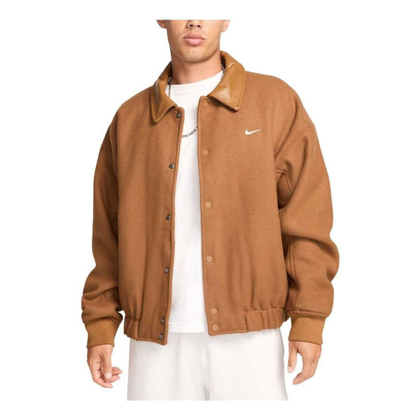Куртка solo swoosh varsity jacket 'light british tan' Nike, бежевый
Куртка solo swoosh varsity jacket 'light british tan' Nike, бежевый