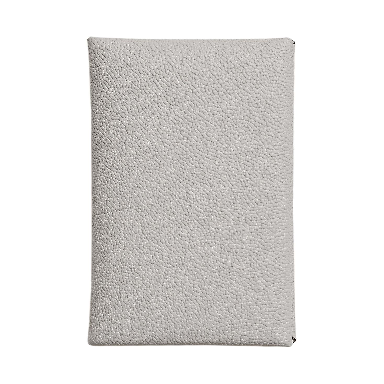 HERMES Картхолдер из кожи козы майсур Calvi женский 80 Gris Perle жемчужно-серый
HERMES Картхолдер из кожи козы майсур Calvi женский 80 Gris Perle жемчужно-серый