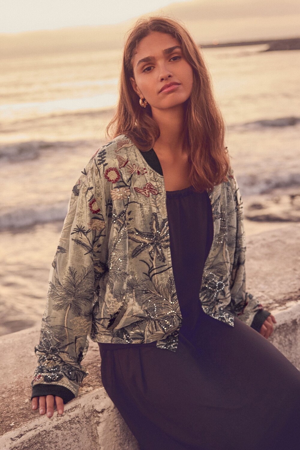 Вышитая куртка бомбер Next, золотой
Вышитая куртка бомбер Next, золотой