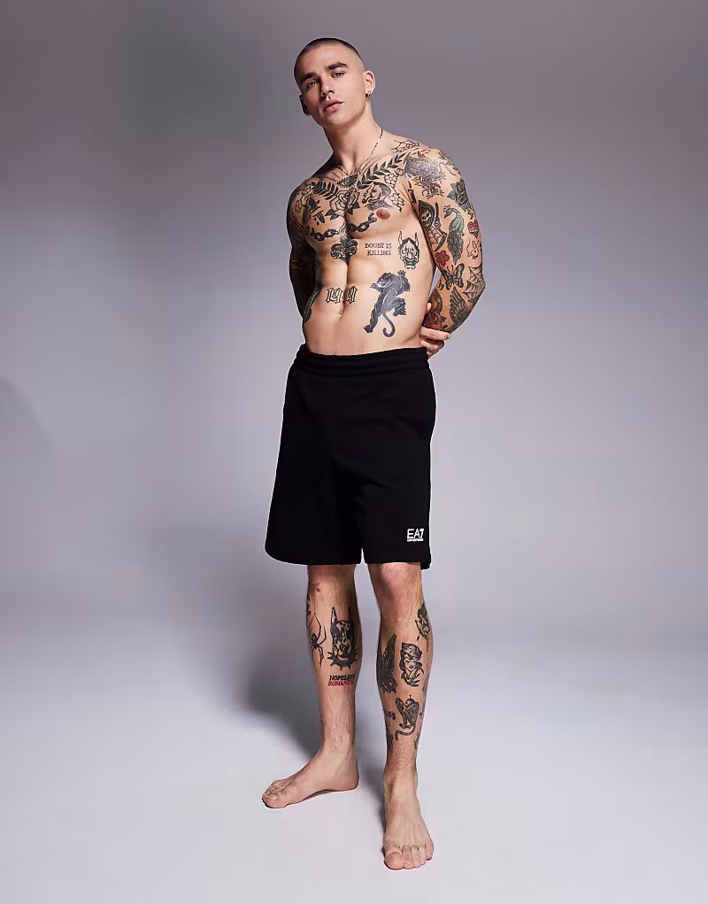 Спортивные шорты с логотипом Armani EA7 темно-синего цвета
Спортивные шорты с логотипом Armani EA7 темно-синего цвета