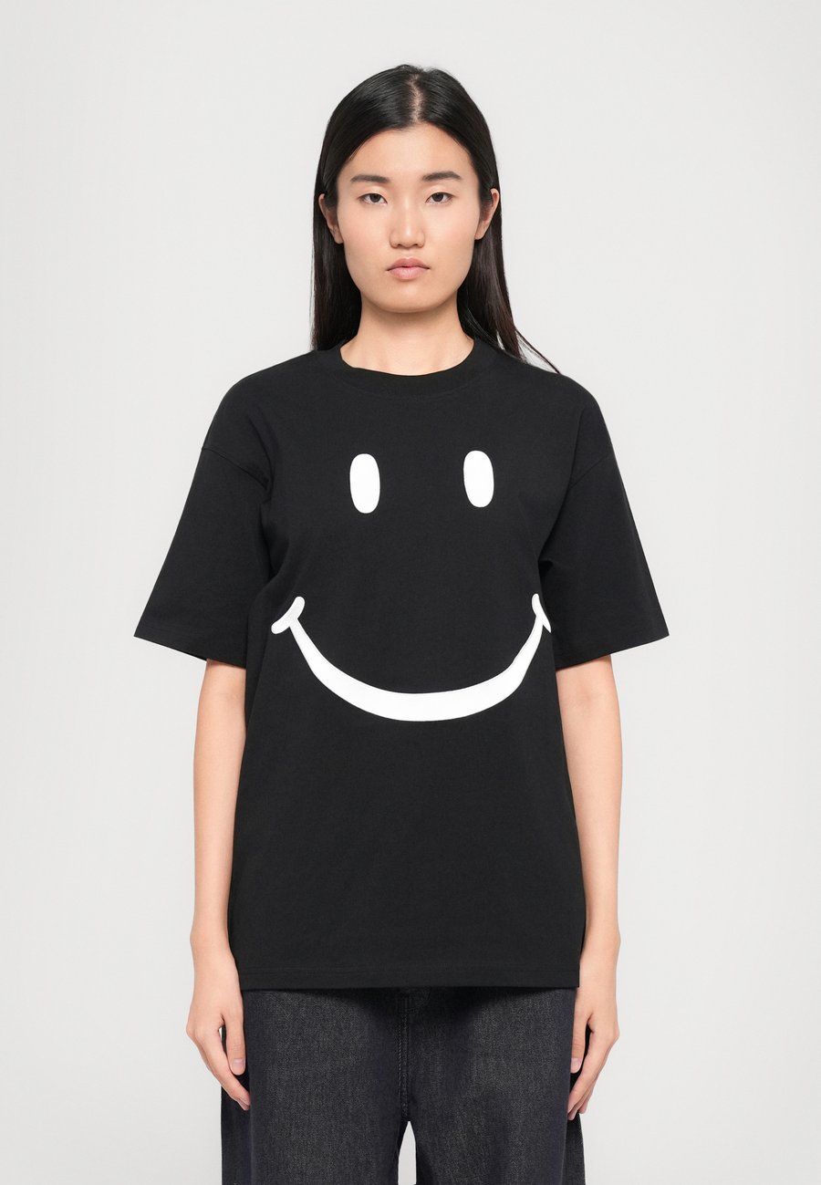 Футболка MOSCHINO SMILEY , Black/White, Белый, Футболка MOSCHINO SMILEY , Black/White
Футболка MOSCHINO SMILEY , Black/White, Белый, Футболка MOSCHINO SMILEY , Black/White