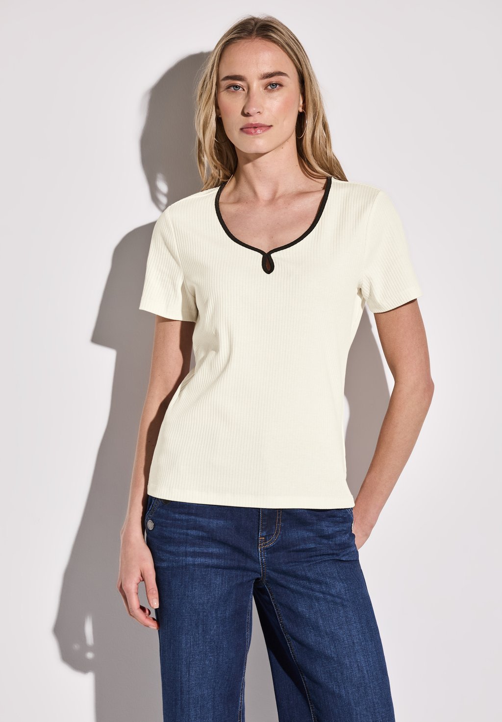 Базовая футболка MIT DEKORTAPE Street One, кремовый
Базовая футболка MIT DEKORTAPE Street One, кремовый