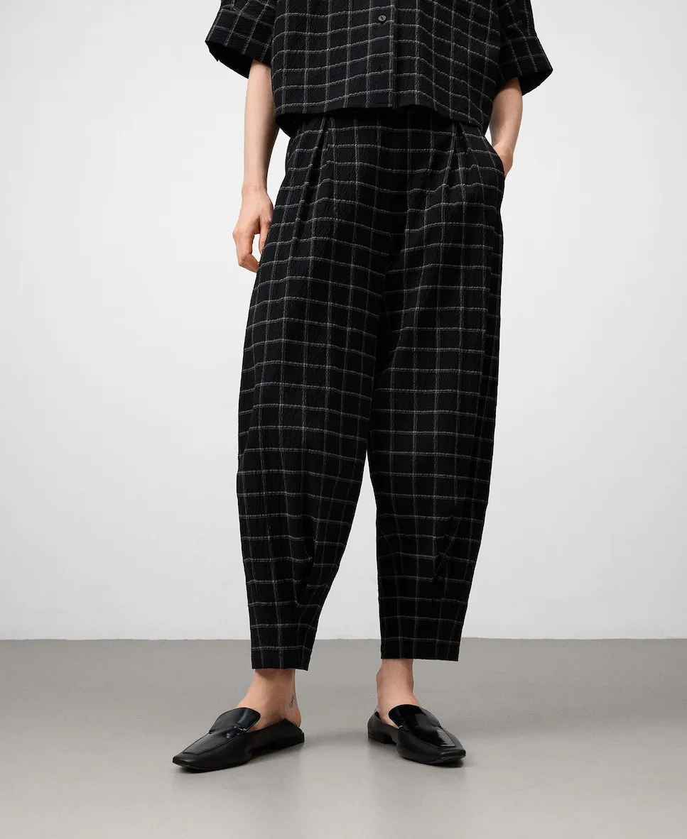 Женские широкие брюки в клетку с посадкой barrel fit Adolfo Dominguez, черный/белый
Женские широкие брюки в клетку с посадкой barrel fit Adolfo Dominguez, черный/белый
