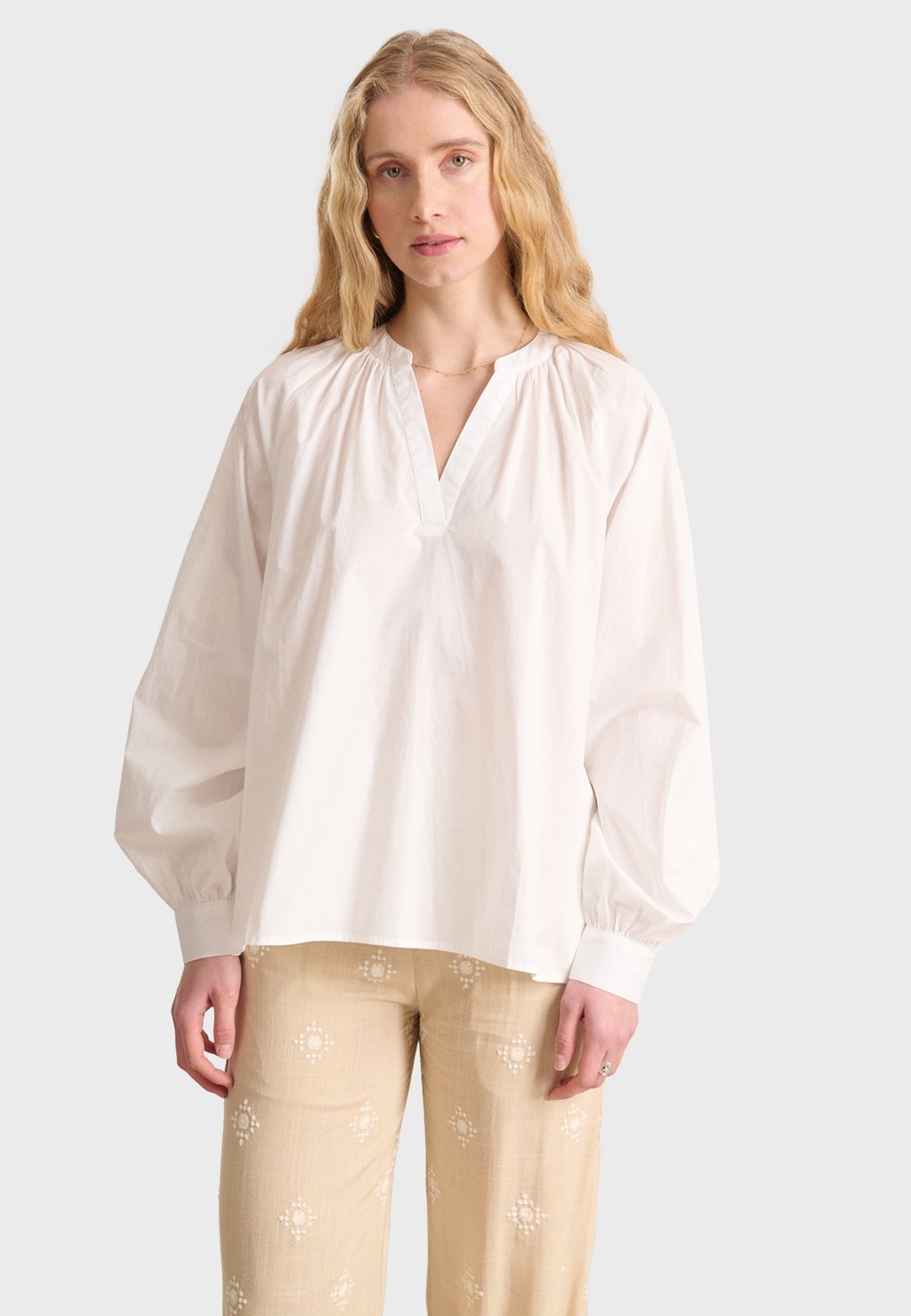 Блуза VERO Garance Paris, белый
Блуза VERO Garance Paris, белый