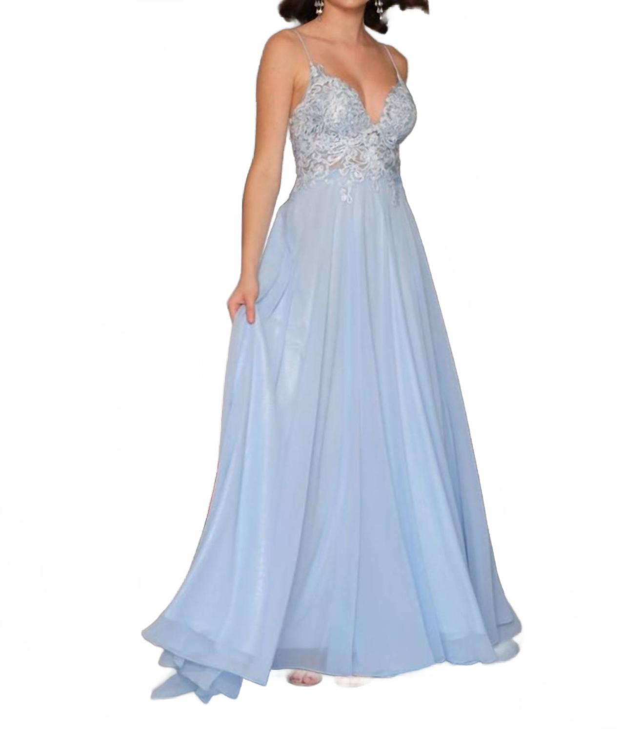 Свободное шифоновое платье в ледяном голубом цвете Dave & Johnny
Свободное шифоновое платье в ледяном голубом цвете Dave & Johnny