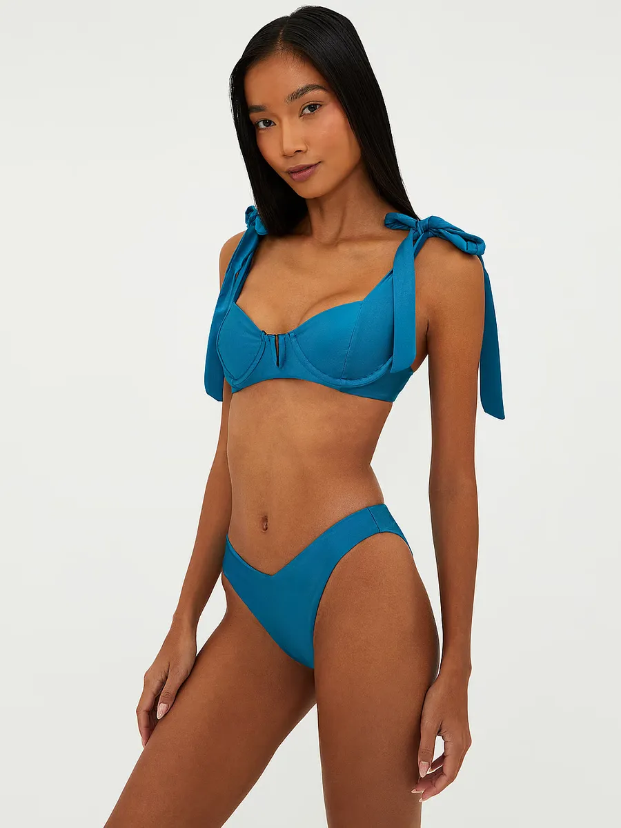 Топ бикини на косточках Blair Beach Riot, цвет Midnight Teal
Топ бикини на косточках Blair Beach Riot, цвет Midnight Teal