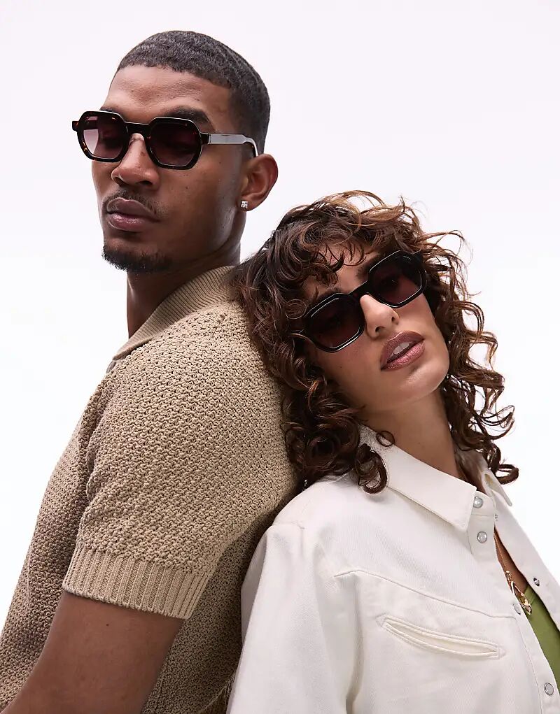 Солнцезащитные очки Darren Square в черепаховой оправе от Jimmy Fairly
Солнцезащитные очки Darren Square в черепаховой оправе от Jimmy Fairly