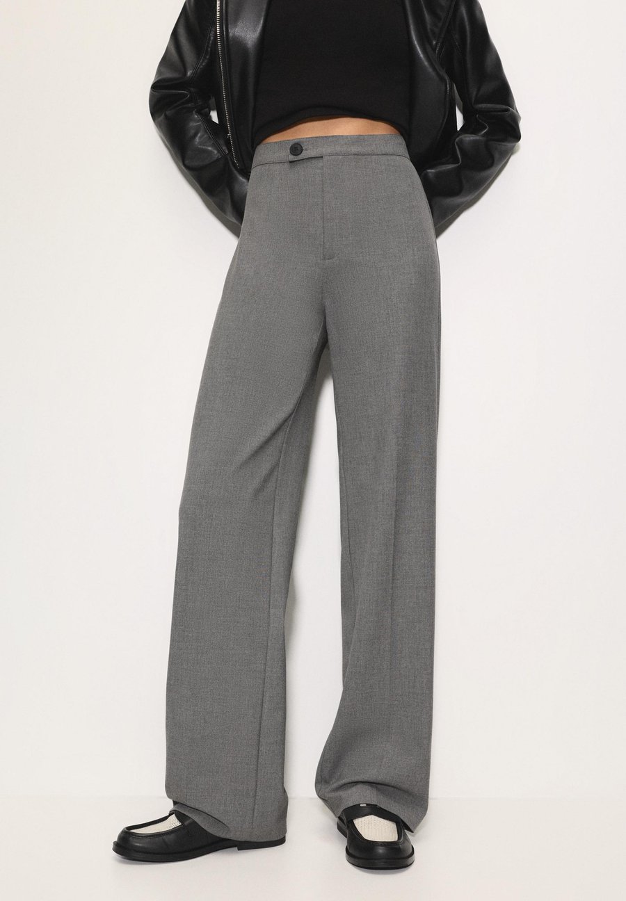 Брюки PULL&BEAR STRAIGHT-LEG DARTED -SMART, Grey
Брюки PULL&BEAR STRAIGHT-LEG DARTED -SMART, Grey