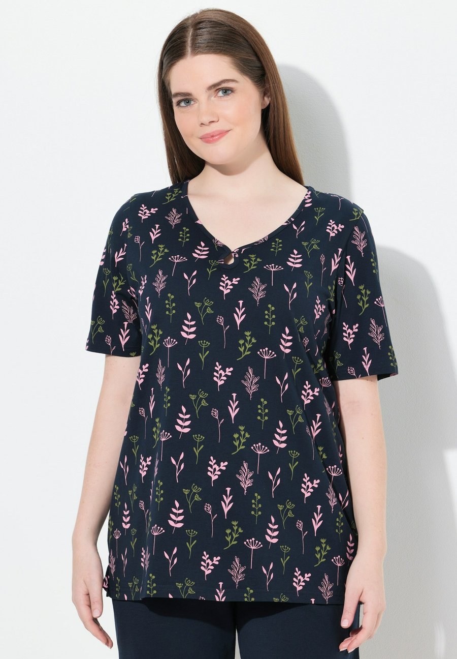 Пижамный топ Ulla Popken FLOWER PRINT SHORT SLEEVE, Marine/Dark Blue
Пижамный топ Ulla Popken FLOWER PRINT SHORT SLEEVE, Marine/Dark Blue