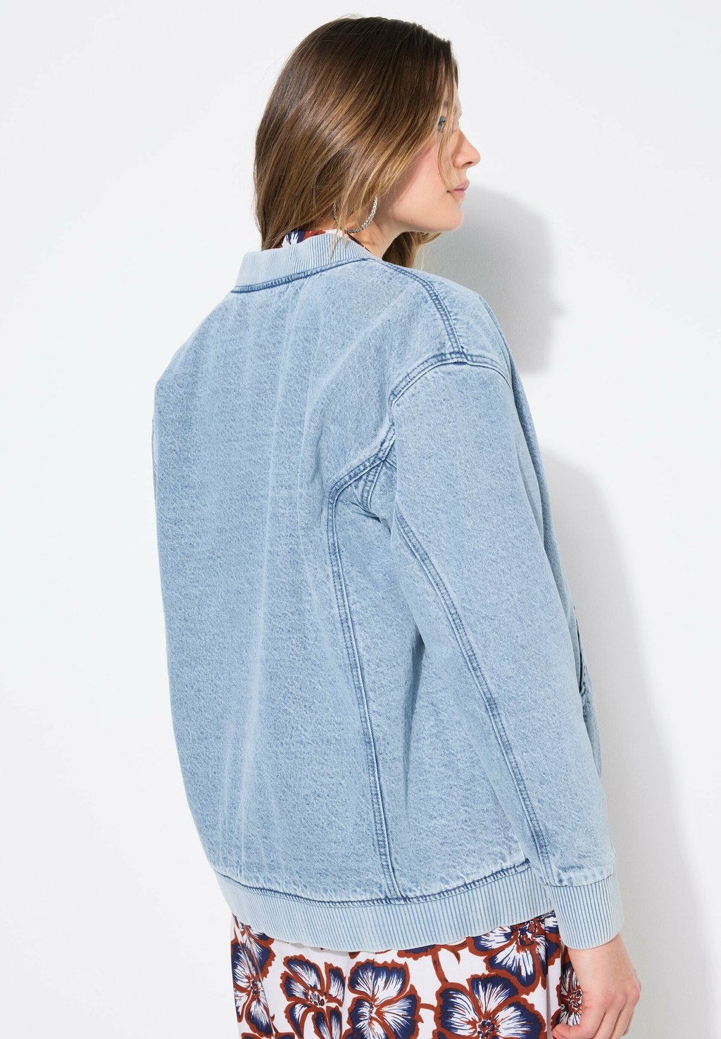 Куртка-бомбер ZIP-UP Studio Untold, светло-голубой
Куртка-бомбер ZIP-UP Studio Untold, светло-голубой