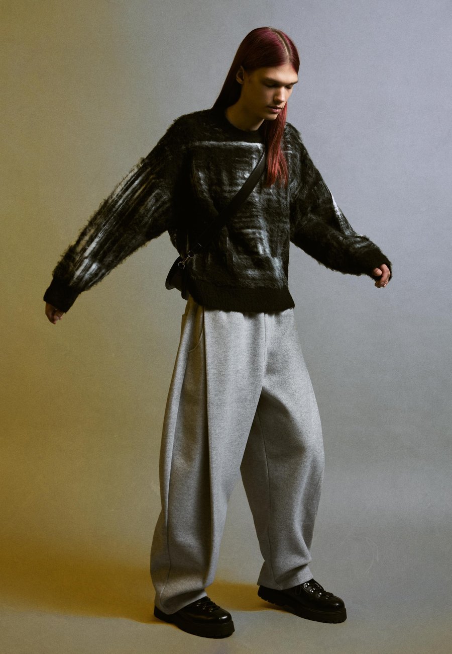 Толстовка Bershka BRUSH PRINT , Black
Толстовка Bershka BRUSH PRINT , Black