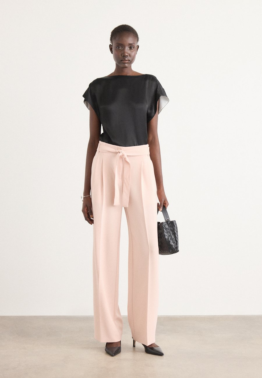 Брюки BOSS TAPIANA, Open Purple/Pink
Брюки BOSS TAPIANA, Open Purple/Pink