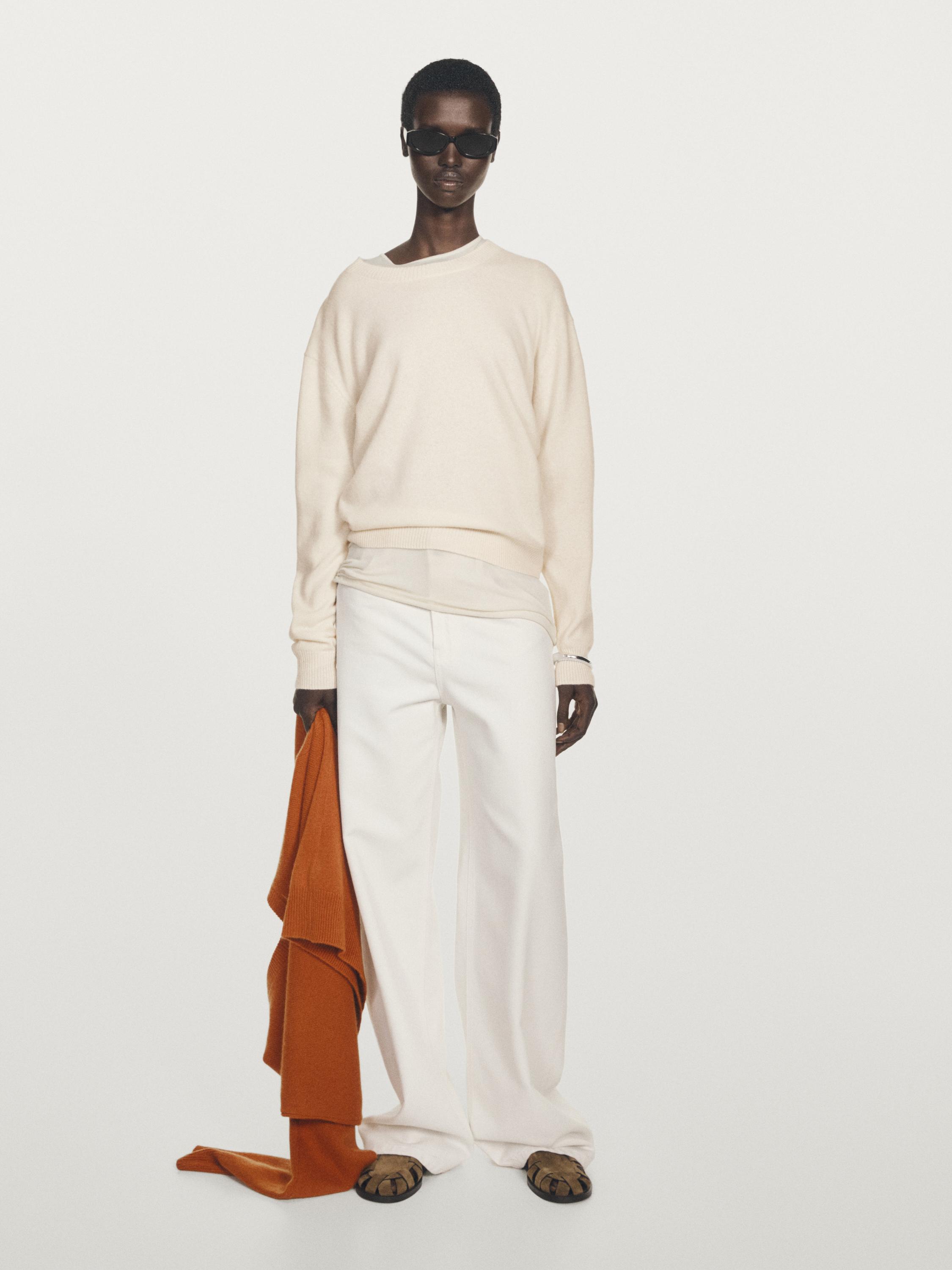 Свитер с круглым вырезом из 100% кашемира Massimo Dutti, кремовый
Свитер с круглым вырезом из 100% кашемира Massimo Dutti, кремовый