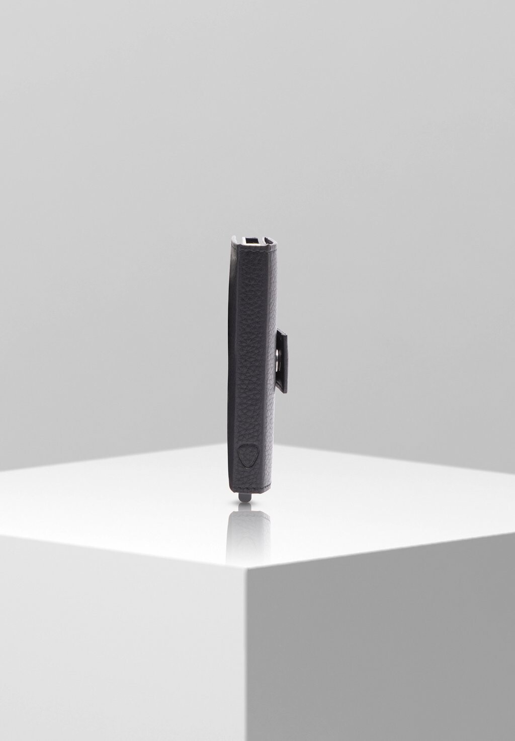 Кошелек Carter C-Two E-Cage Sv8F Strellson Premium, черный
Кошелек Carter C-Two E-Cage Sv8F Strellson Premium, черный