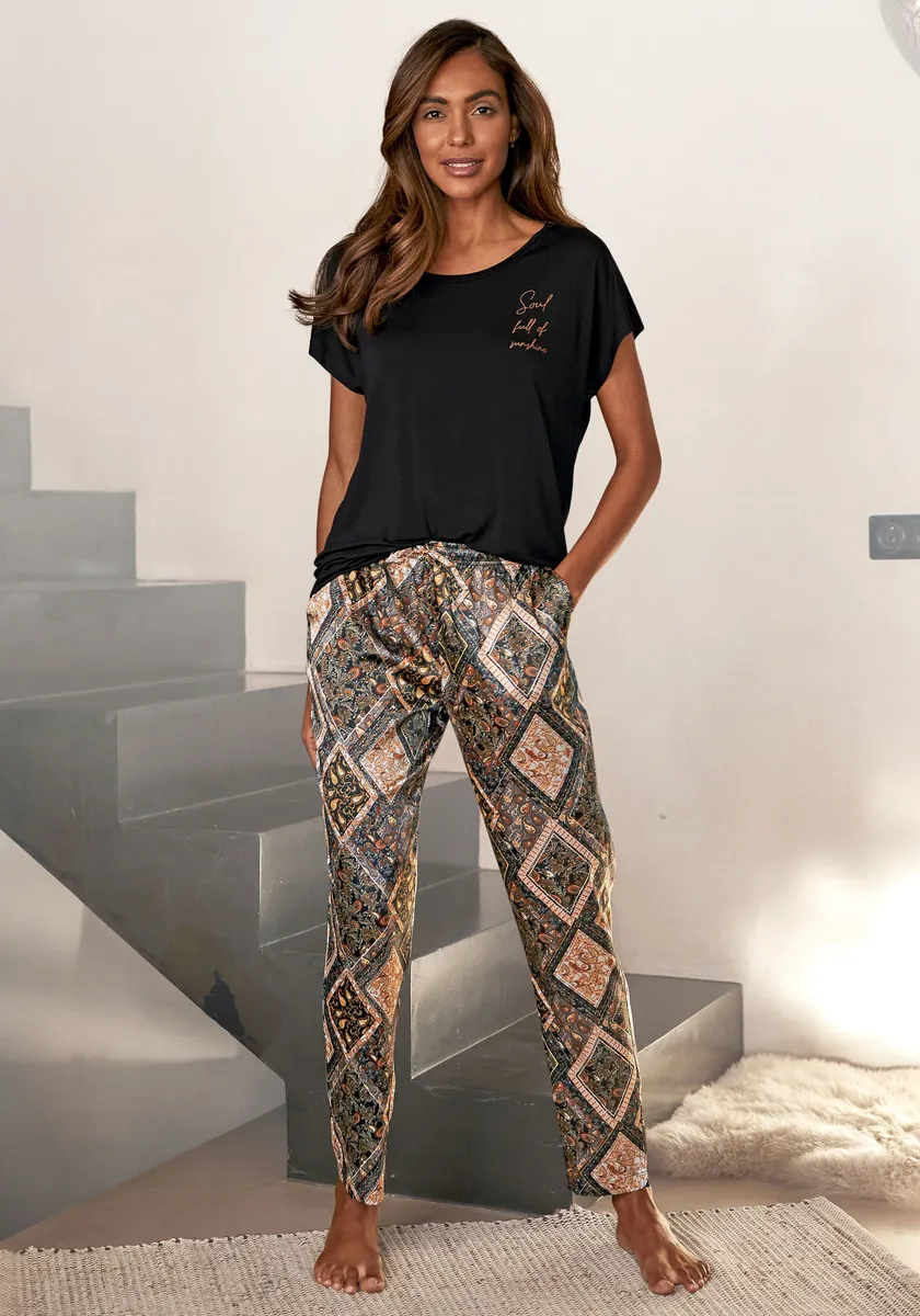 Пижама LASCANA (комплект, 2 шт.), черный
Пижама LASCANA (комплект, 2 шт.), черный