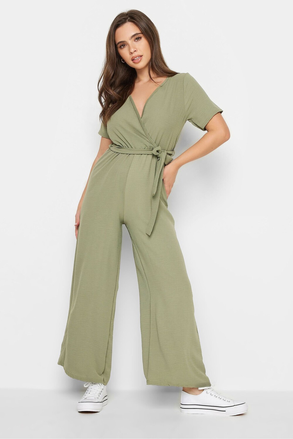 Креповый комбинезон с запахом и поясом Pixiegirl Petite, зеленый
Креповый комбинезон с запахом и поясом Pixiegirl Petite, зеленый