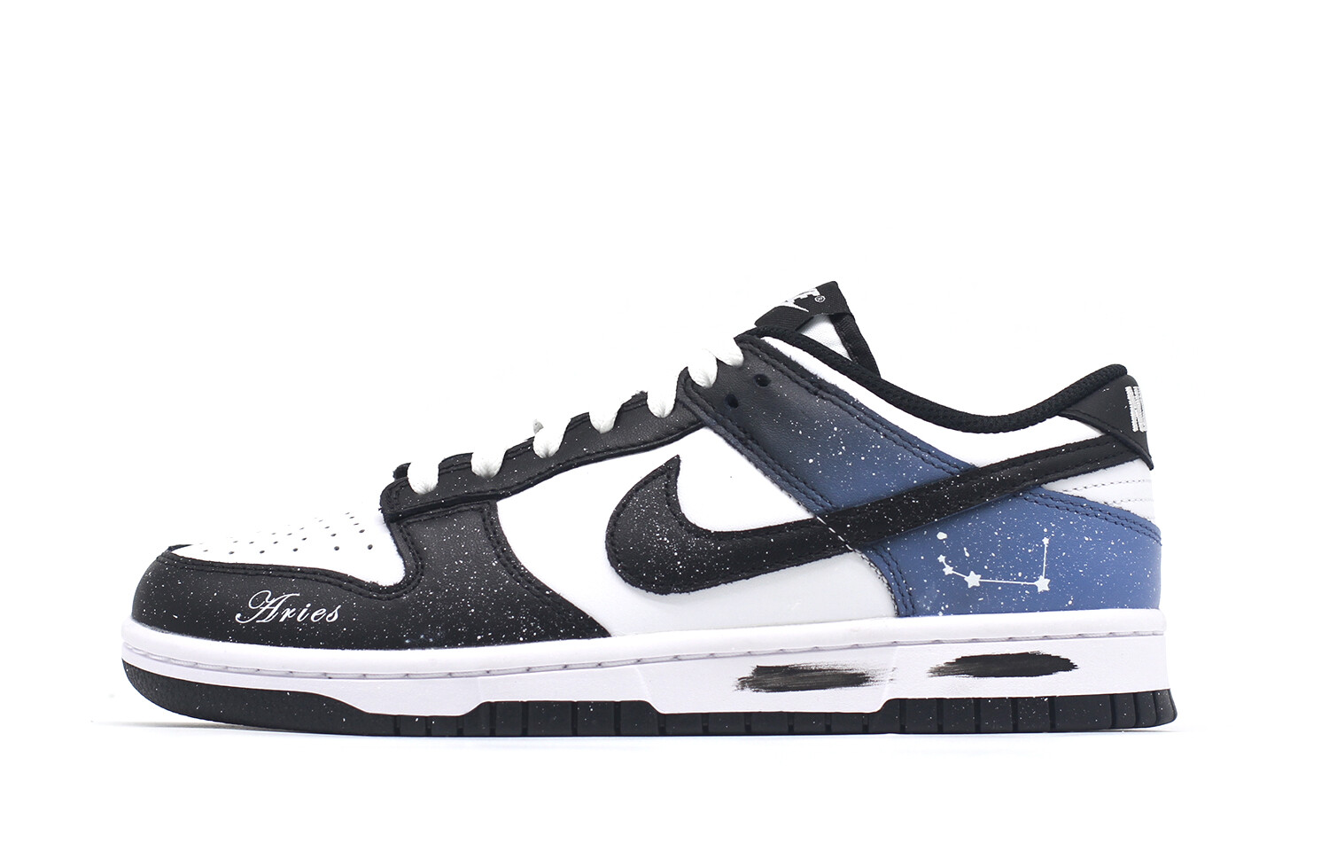 Кроссовки Nike Dunk Skateboarding Shoes Unisex Low-top Black/white/blue, черный/белый
Кроссовки Nike Dunk Skateboarding Shoes Unisex Low-top Black/white/blue, черный/белый