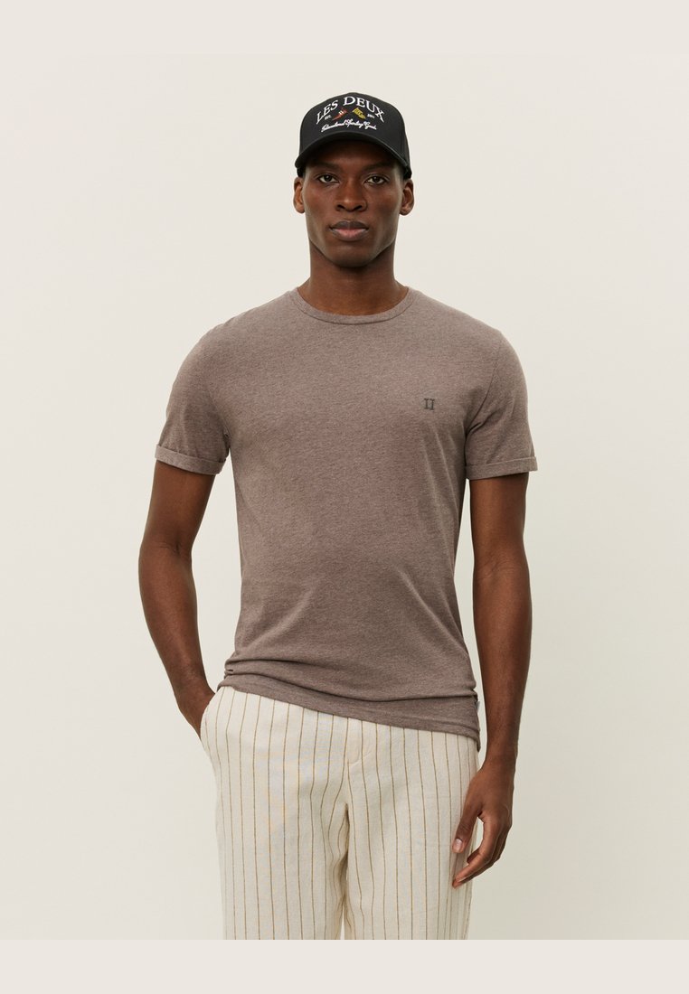 Базовая футболка NORREGAARD CONTRAST Les Deux, светло-коричневый
Базовая футболка NORREGAARD CONTRAST Les Deux, светло-коричневый