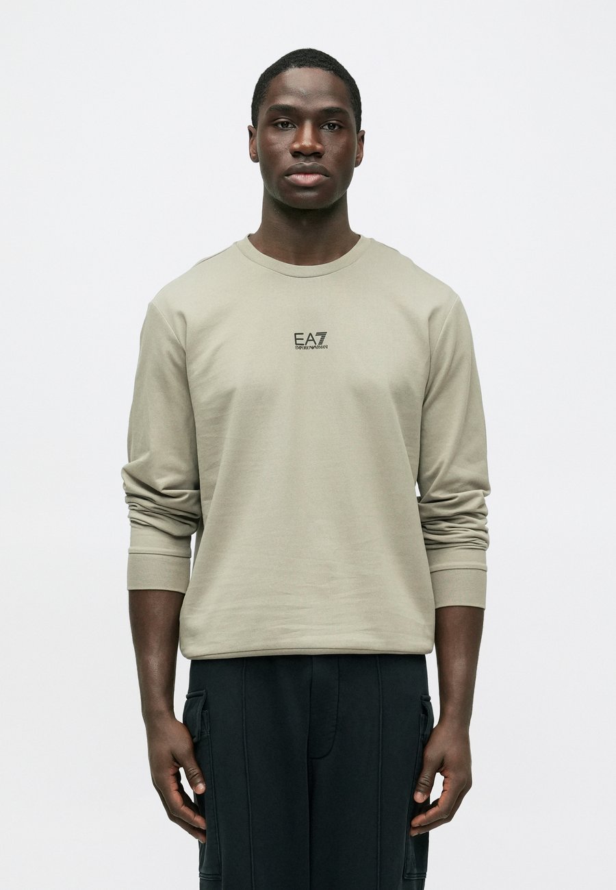 Толстовка EA7 Emporio Armani TRAIN CORE, Roasted Cashew/Sand, Серый, Толстовка EA7 Emporio Armani TRAIN CORE, Roasted Cashew/Sand
Толстовка EA7 Emporio Armani TRAIN CORE, Roasted Cashew/Sand, Серый, Толстовка EA7 Emporio Armani TRAIN CORE, Roasted Cashew/Sand