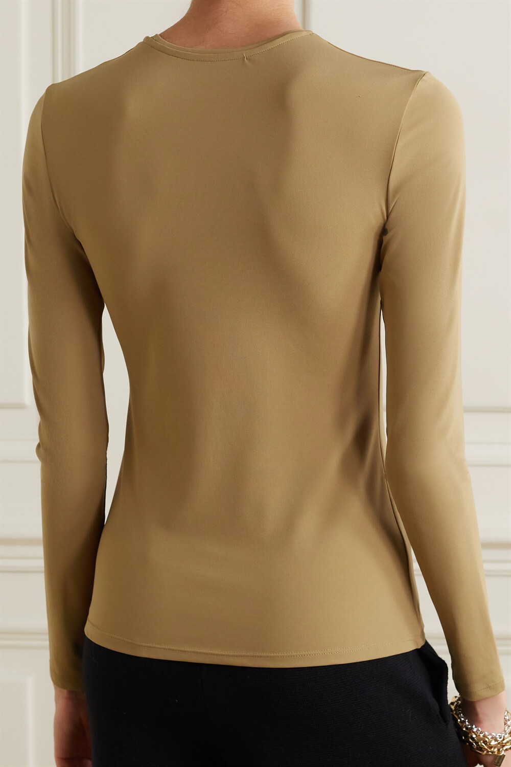 THE ROW топ Inverness из эластичного джерси, бежевый
THE ROW топ Inverness из эластичного джерси, бежевый