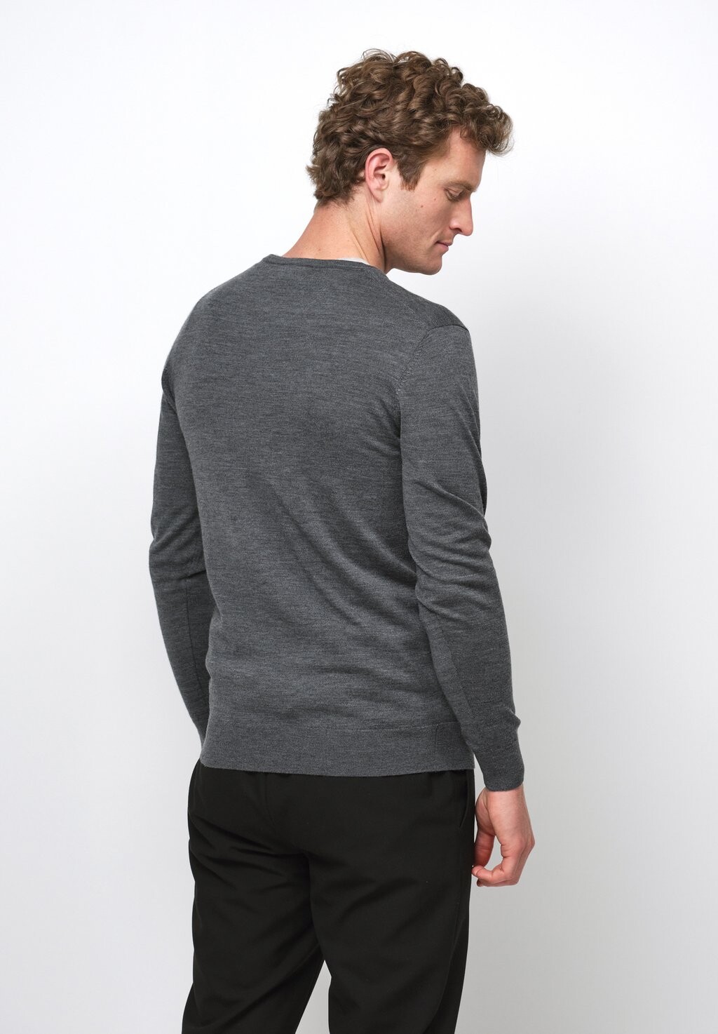 Джемпер V-NECK PROFUOMO, антрацит
Джемпер V-NECK PROFUOMO, антрацит