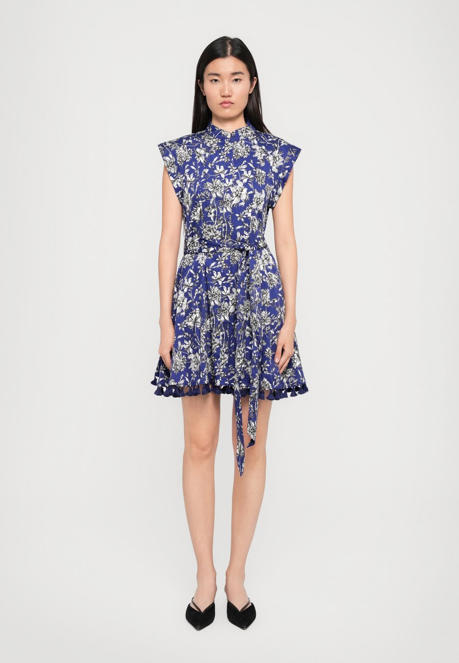 Платье Alice + Olivia LUCY CUFFED CAP MINI DRESS, Blooming Wild Indigo/Blue
Платье Alice + Olivia LUCY CUFFED CAP MINI DRESS, Blooming Wild Indigo/Blue