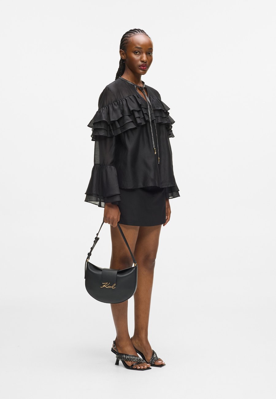 Сумка KARL LAGERFELD SIGNATURE HALFMOON , Black
Сумка KARL LAGERFELD SIGNATURE HALFMOON , Black