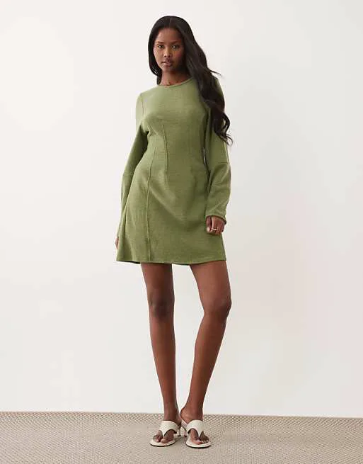 Темно-зеленое супермягкое платье мини с рукавами-коконами и швами ASOS DESIGN
Темно-зеленое супермягкое платье мини с рукавами-коконами и швами ASOS DESIGN