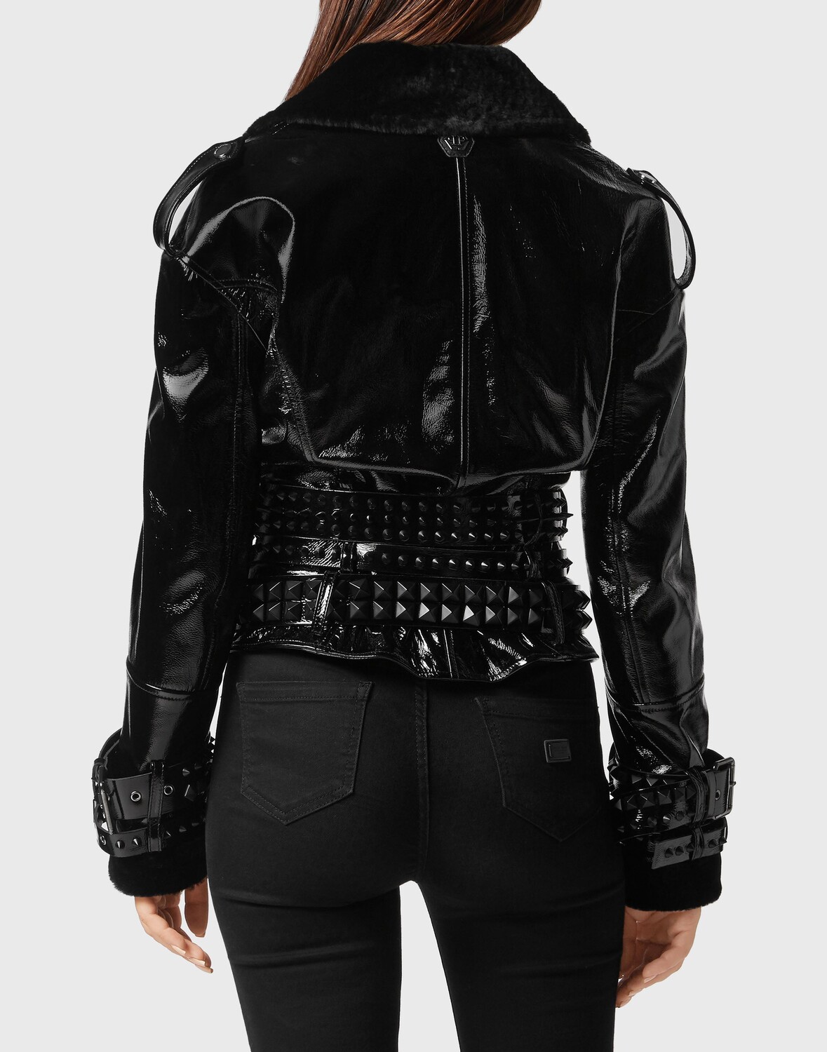 Крупногабаритная овчина и ампер; Лакированная кожаная куртка Philipp Plein, черный
Крупногабаритная овчина и ампер; Лакированная кожаная куртка Philipp Plein, черный