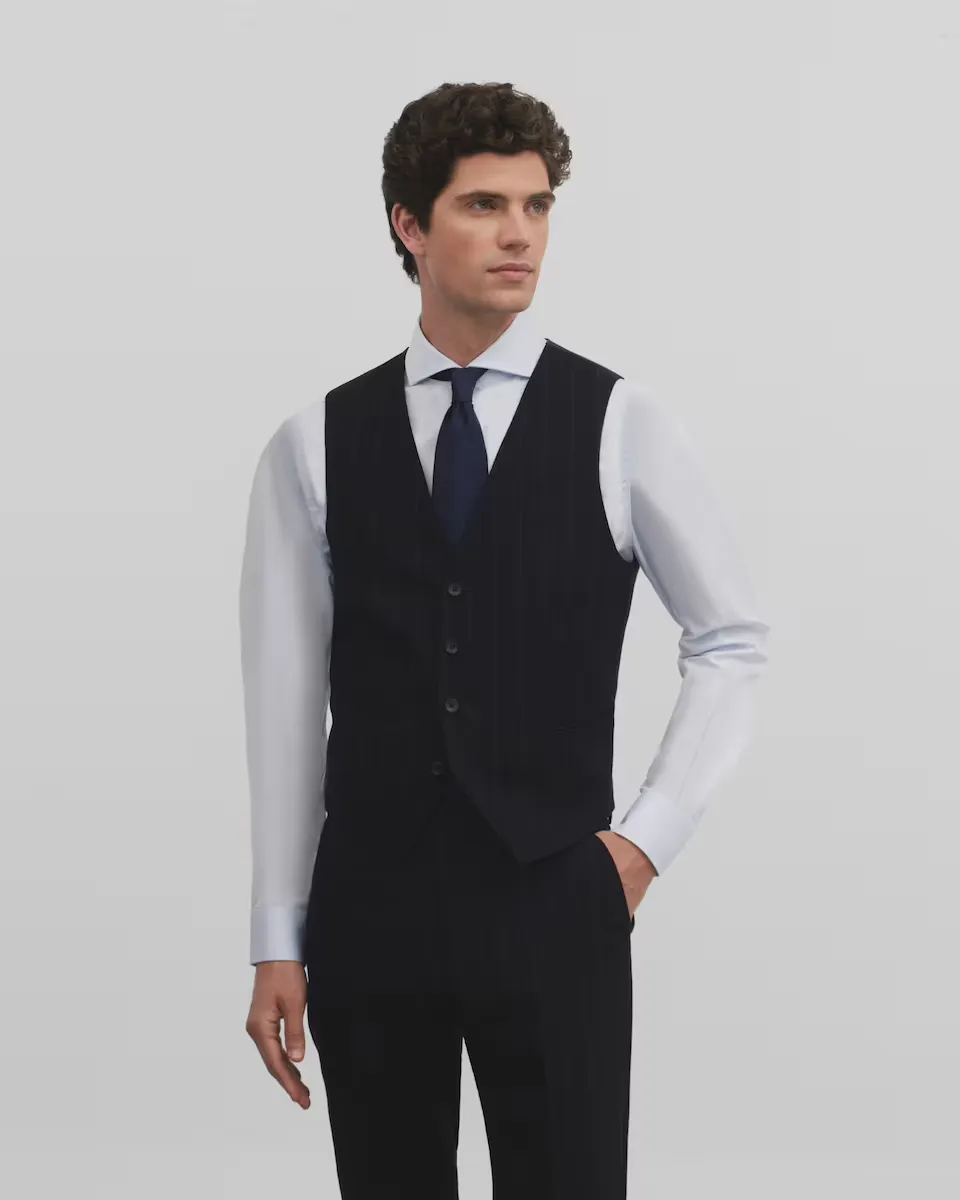 Мужской костюмный жилет в тонкую полоску темно-синего цвета Silbon, тёмно-синий
Мужской костюмный жилет в тонкую полоску темно-синего цвета Silbon, тёмно-синий