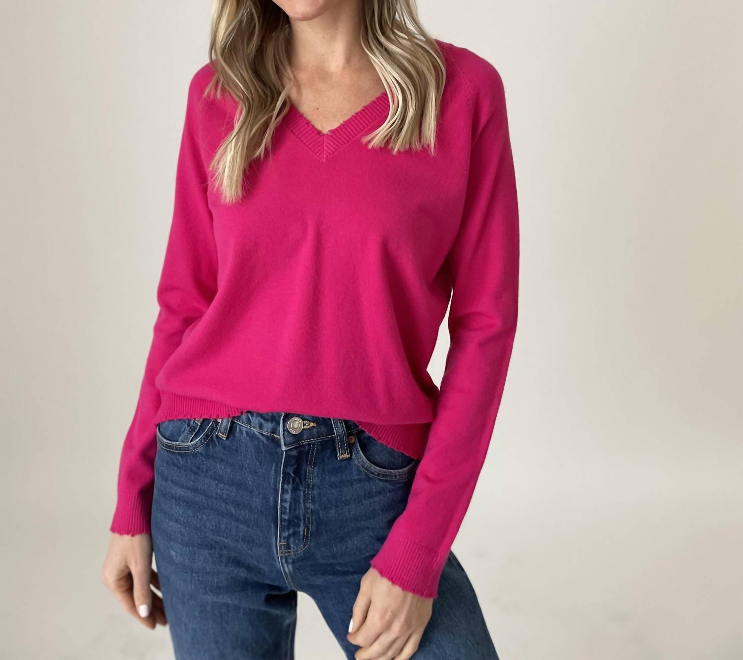 Свитер Andrea с V-образным вырезом в ярко-розовом цвете SIX/FIFTY 
Свитер Andrea с V-образным вырезом в ярко-розовом цвете SIX/FIFTY