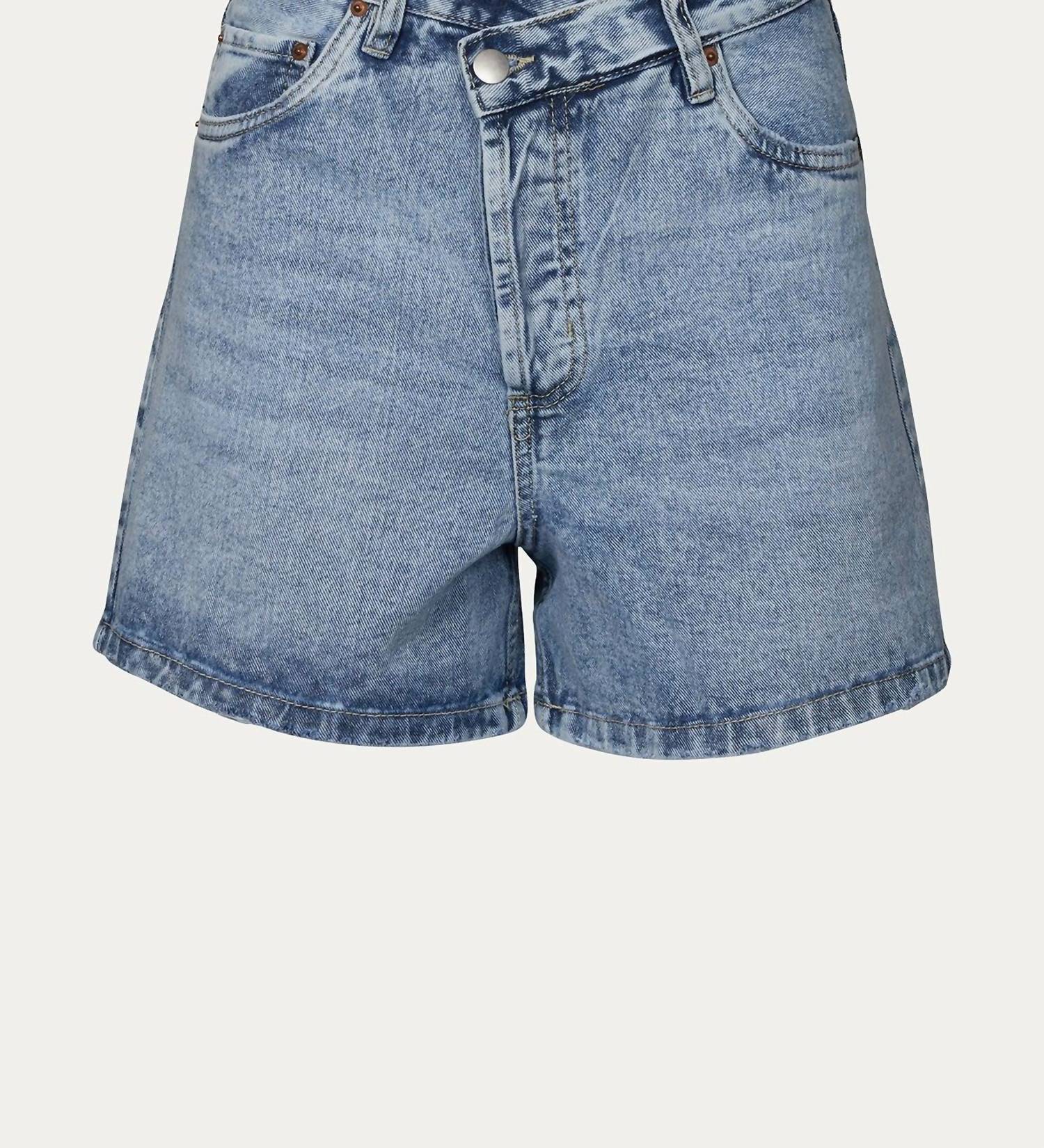 Кроссоверные джинсовые шорты с высокой талией в синем цвете RD Style
Кроссоверные джинсовые шорты с высокой талией в синем цвете RD Style